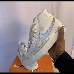 NIKE BLAZER MID 77 SE